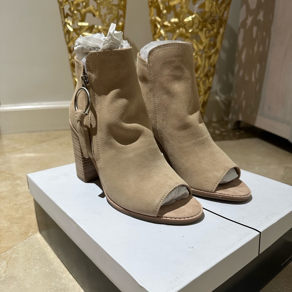 Dolce Vita Luis Peep Toe blush beige suede leather boots sz 8